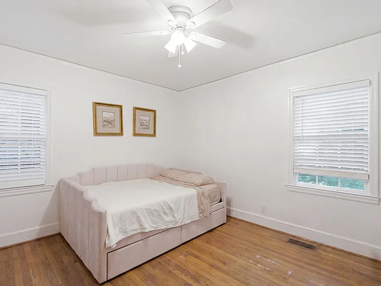 1470 Beatie Ave SW — Photo 3