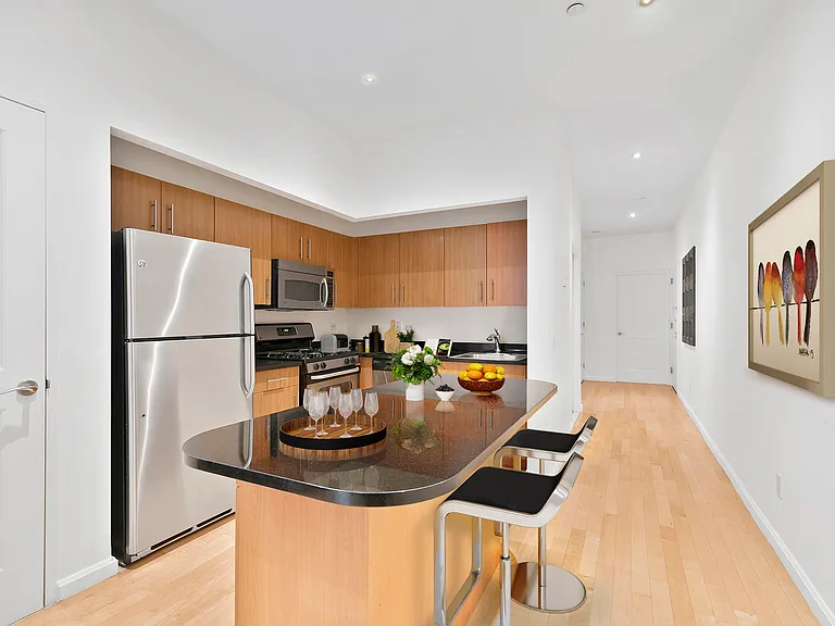 20 West St #14H — Photo 3