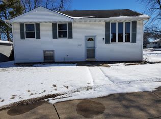 7817 Whitcomb St, Merrillville, IN 46410
