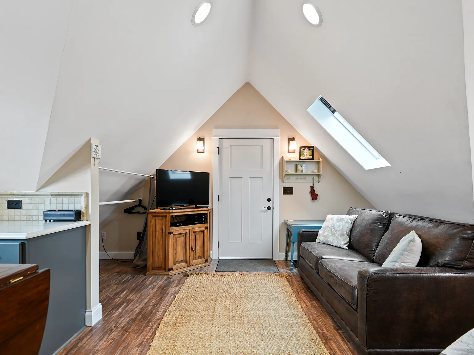 1 bed, 520 sqft, $2,000 — Photo 3