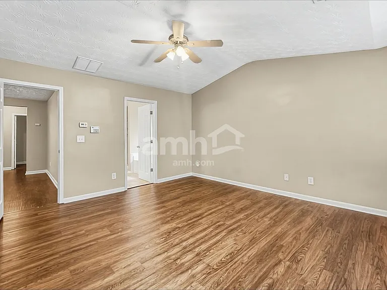 738 Mountain Laurel Dr — Photo 9