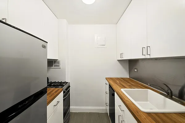 Sold by Nest Seekers International | media 13