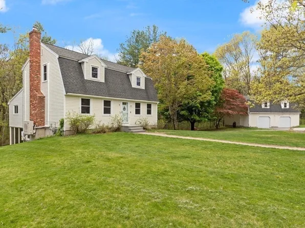 8 Matthew Ln, Chelmsford, MA 01824