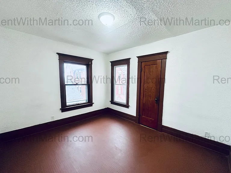 820 W 2nd St — Photo 12