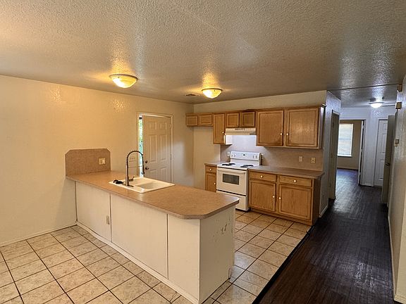 3rd image of 617 SE 18th St