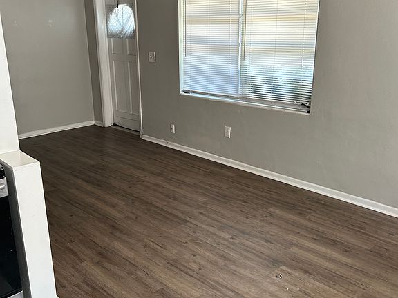 4th image of 820 NW North River Shores Blvd