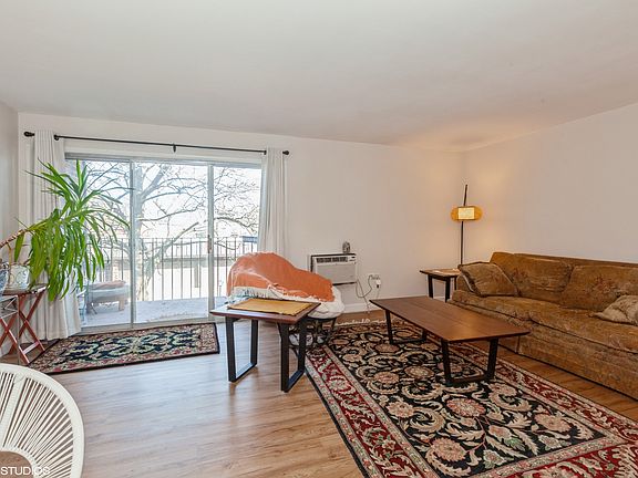 3rd image of 1041 W Ogden Ave APT 231