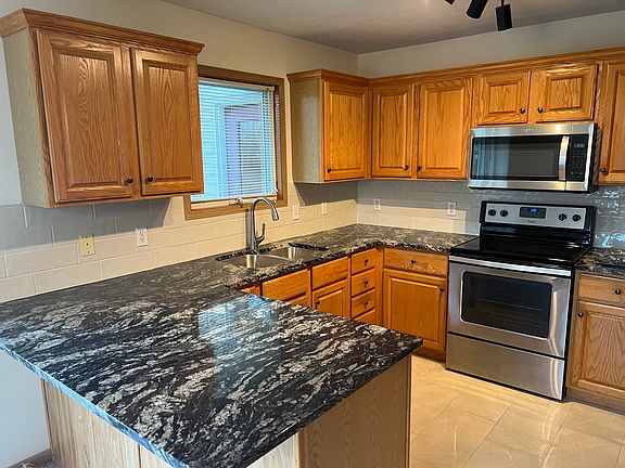 4th image of 11913 Seven Pine Dr