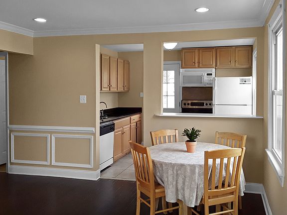 2nd image of 700 Burgundy Dr