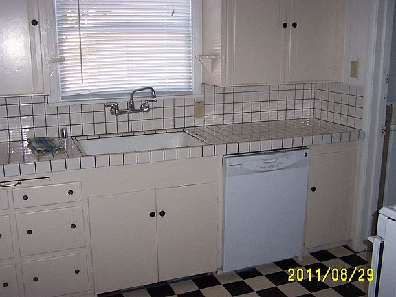 4th image of 1567 33rd St