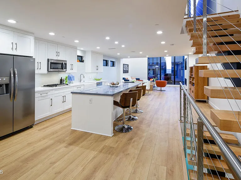 3920 Ocean Dr — Photo 10