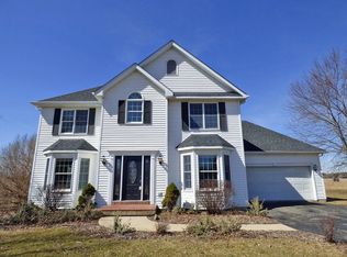 6N754 Somerset Dr, St Charles, IL 60175