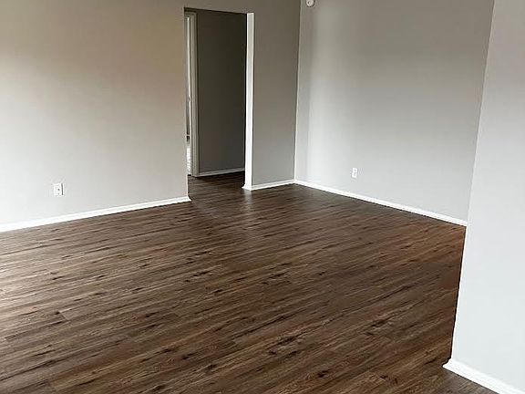2nd image of 925 Heritage Ct #905