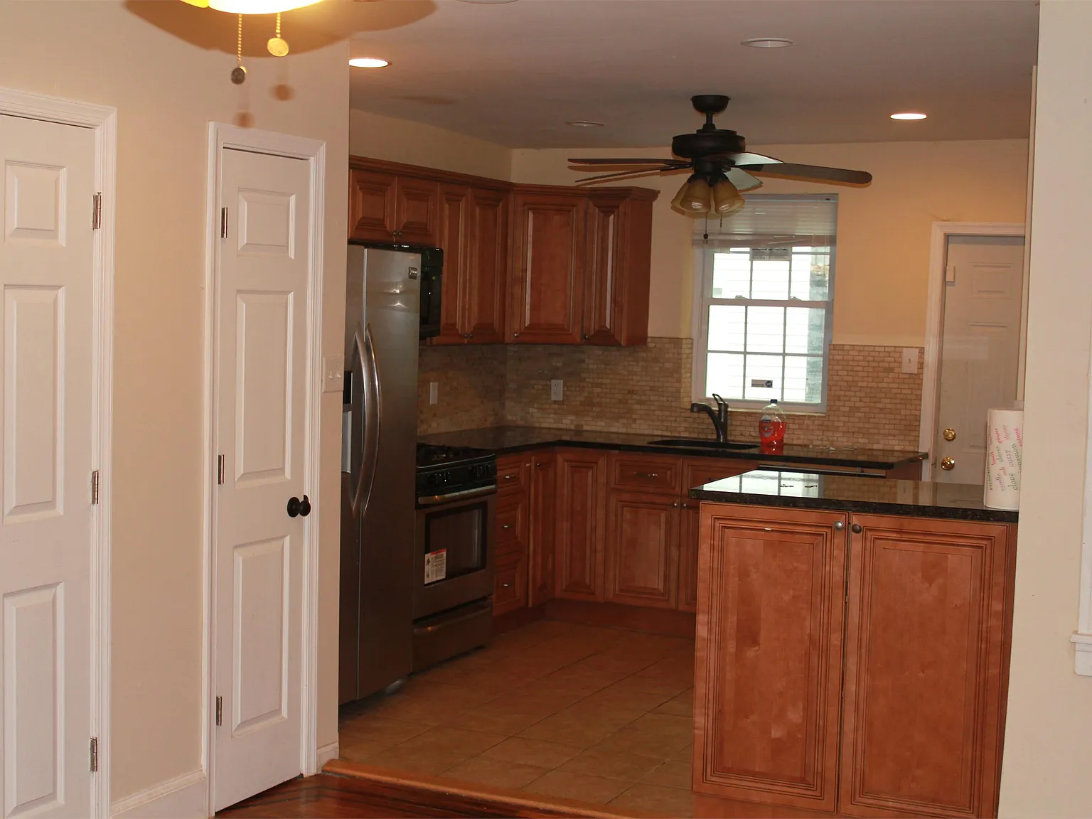 5857 Woodcrest Ave - 1 — Photo 4