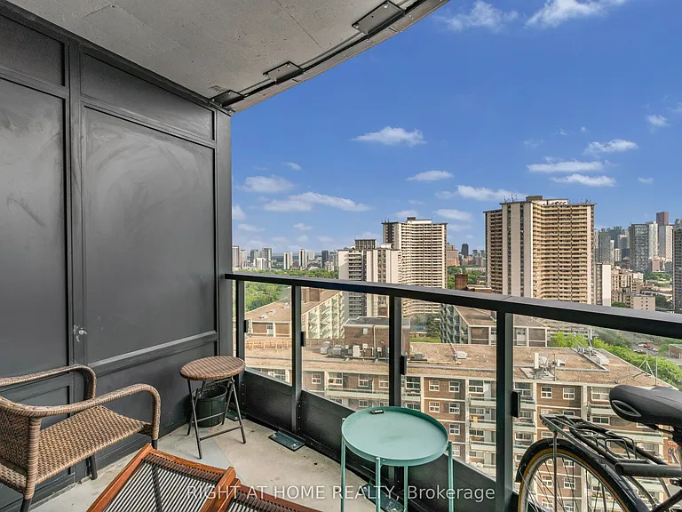 585 Bloor St E #1922 — Photo 20
