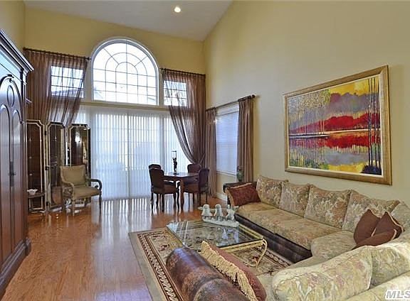 4th image of 723 Balfour Pl
