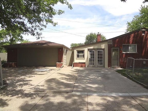 2nd image of 31115 Roan Dr