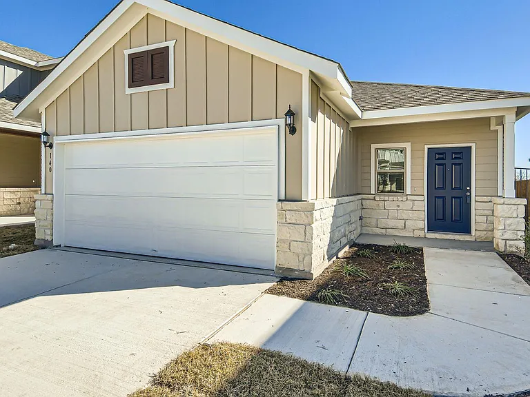 140 Bennington Dr — Photo 4