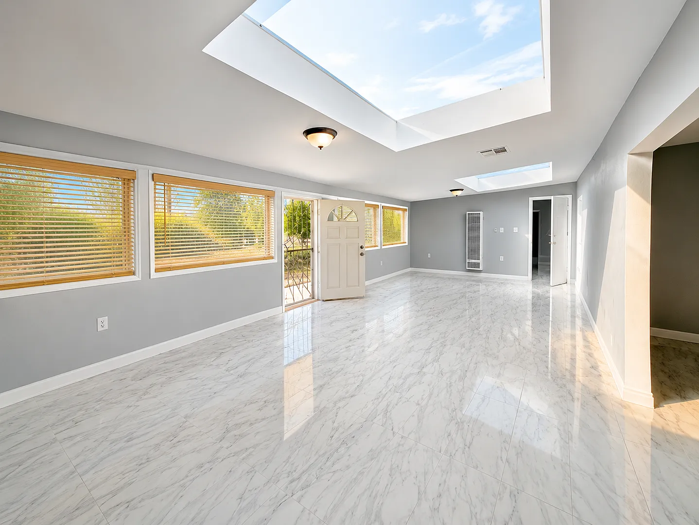 4 bedroom 2.5 bathroom house in Apple Valley Ca! — Photo 3
