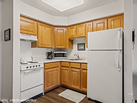 3rd image of 555 Highland Dr #301