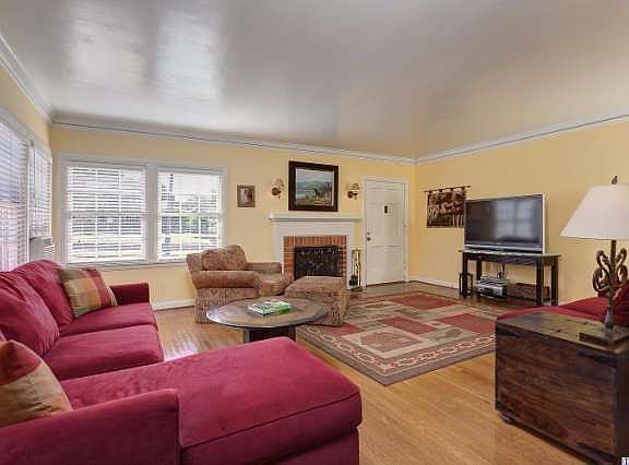 4th image of 1111 N Mentor Ave