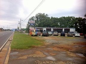 3rd image of 2414 E Lamar Alexander Pkwy