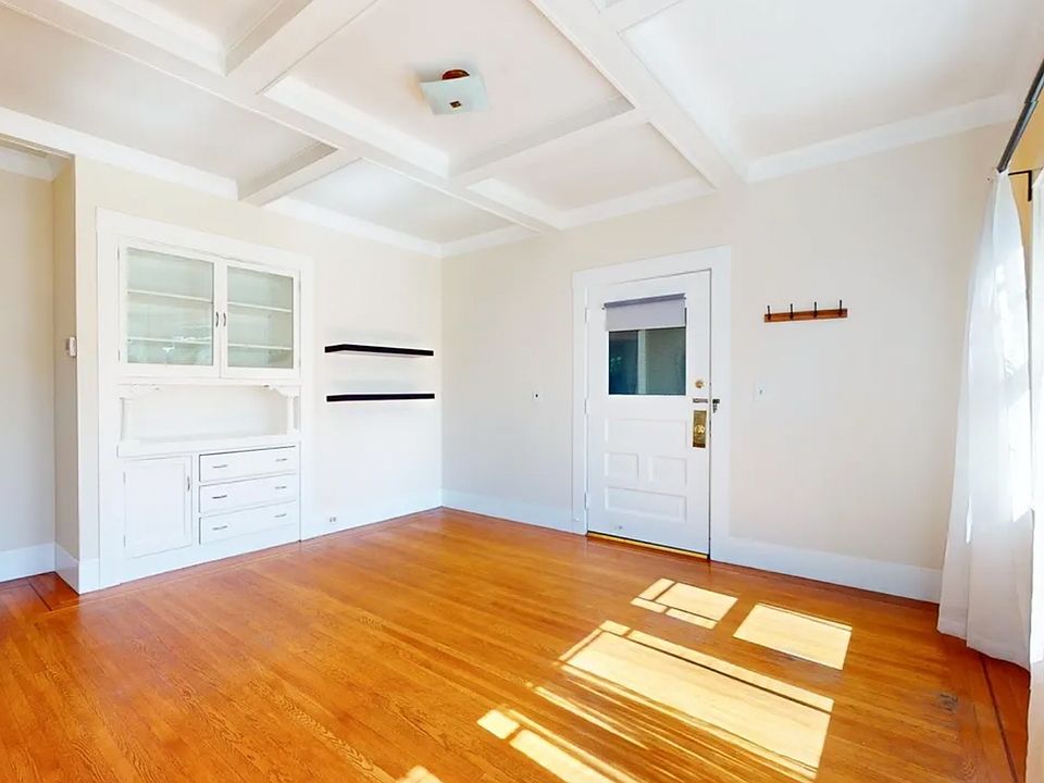 1st image of 454 42nd St #454A