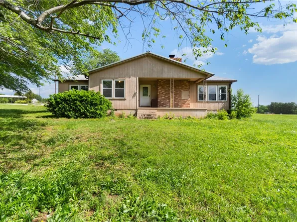 504 Cain Ave, Huntsville, AR 72740