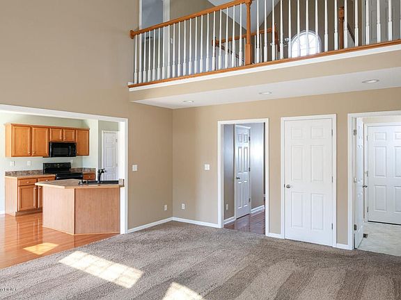 RealTourCast _ Family Realty _ Hickory G