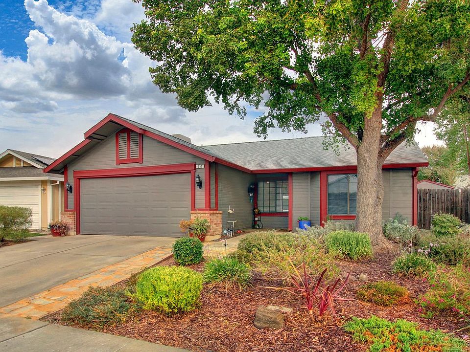 1st image of 553 Edwards Cir