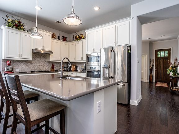 4th image of 3516 Charleston Dr