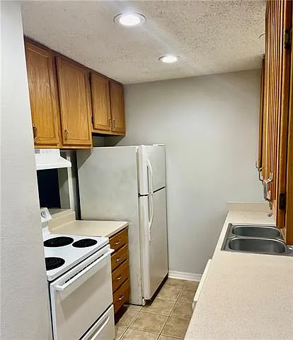 1 bed, 1.0 bath, 900 sqft, $1,000 — Photo 2