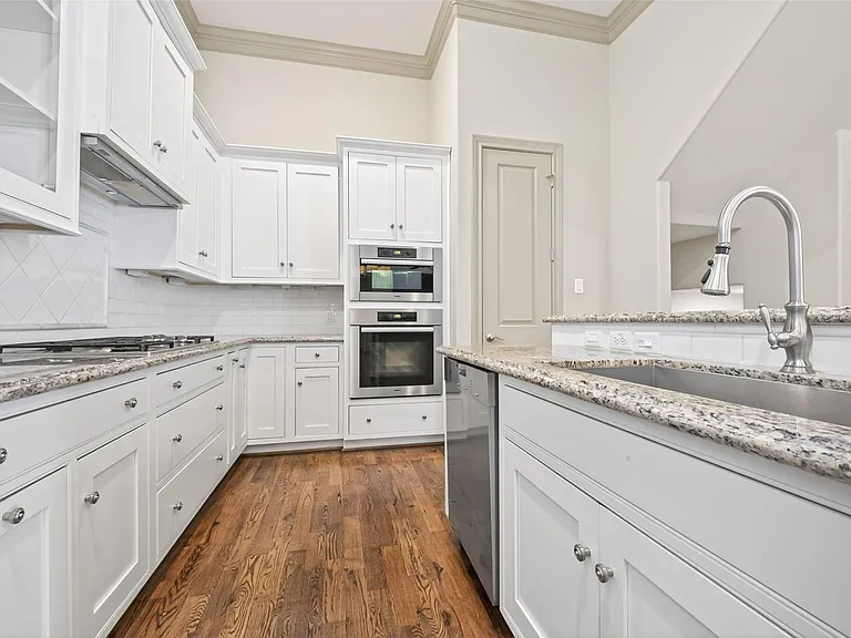 308 W Bell St — Photo 21