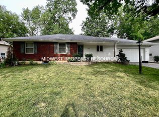 604 NE Applewood St, Lees Summit, MO 64063