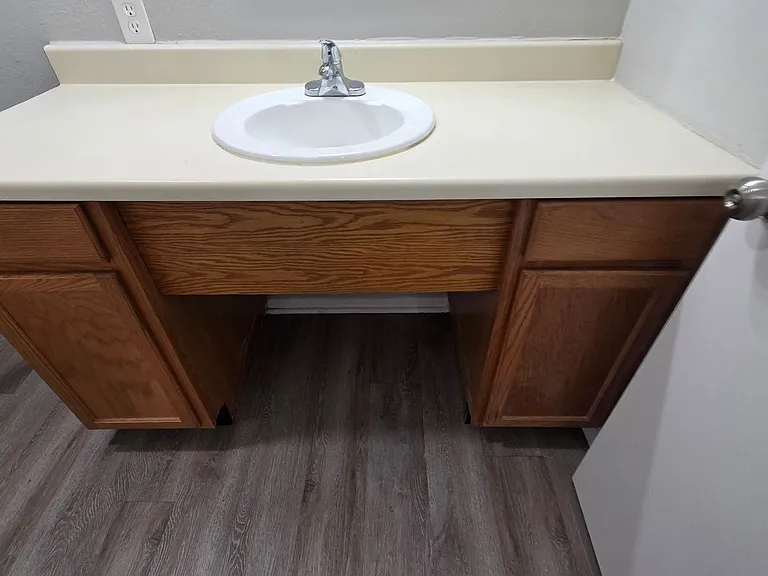Bethany Place Apartments - Near Eldon Lyon and Downtown Bethany! — Photo 6