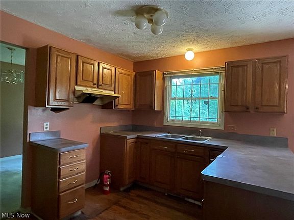 4th image of 10701 Kingsbury Blvd