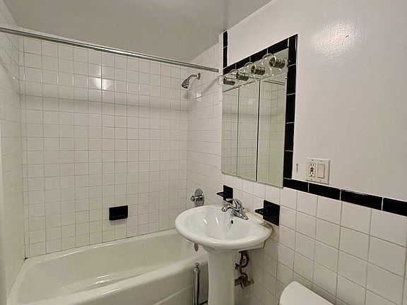 5th image of 172 E 92nd St APT 4B