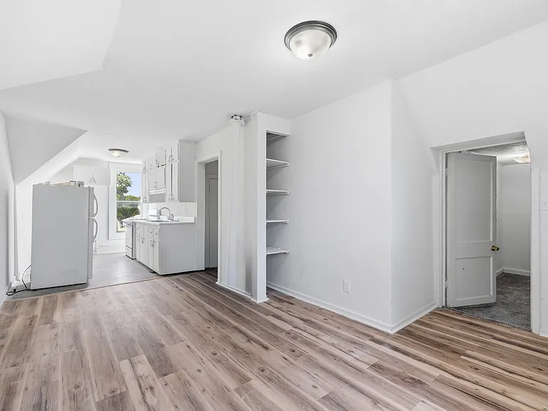 1010 W 2nd St #3 — Photo 3