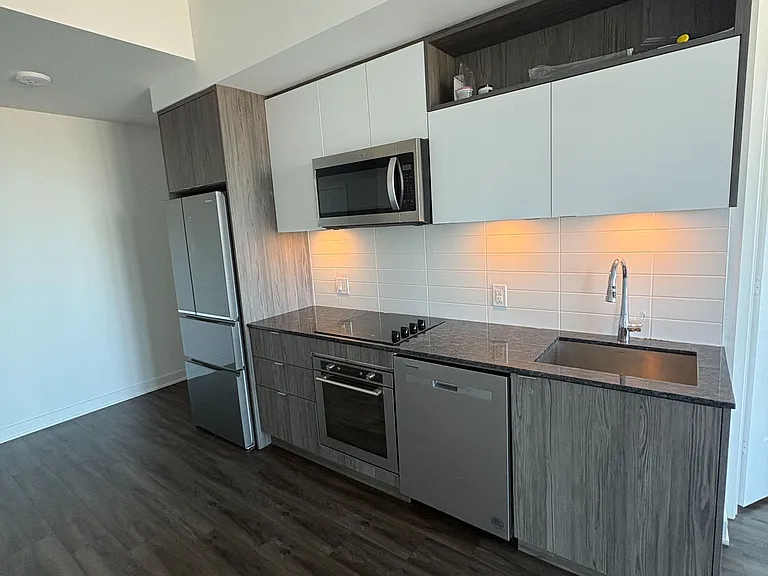 60 Princess St #1716 — Photo 11
