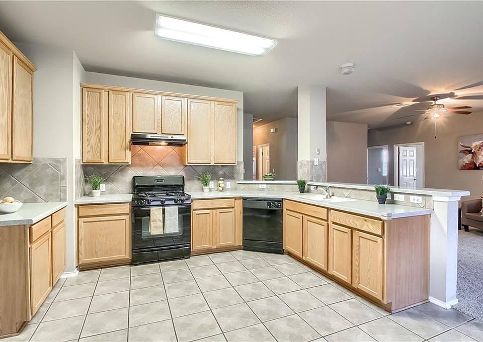 1st image of 410 Las Colinas Dr