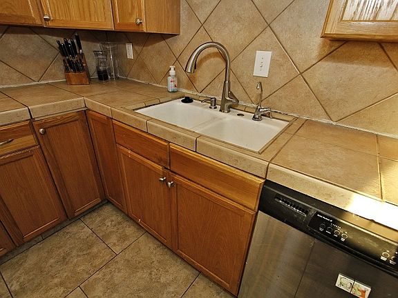 5th image of 6262 N Glenn Ave