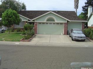 8101 Helmsdale Dr, Sacramento, CA 95828
