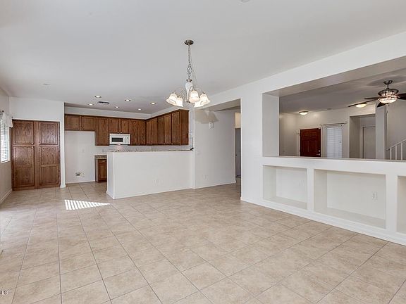 3rd image of 1087 S Sacramento Pl