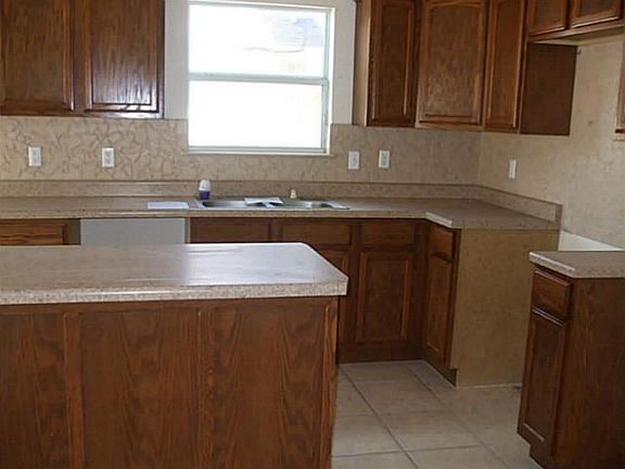 5th image of 712 Danube Dr