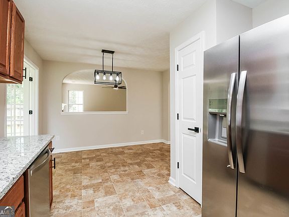 5th image of 2527 Plymouth Way