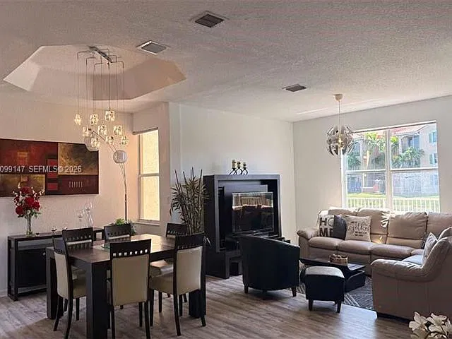 4 bed, 2.5 bath, $4,500 — Photo 2