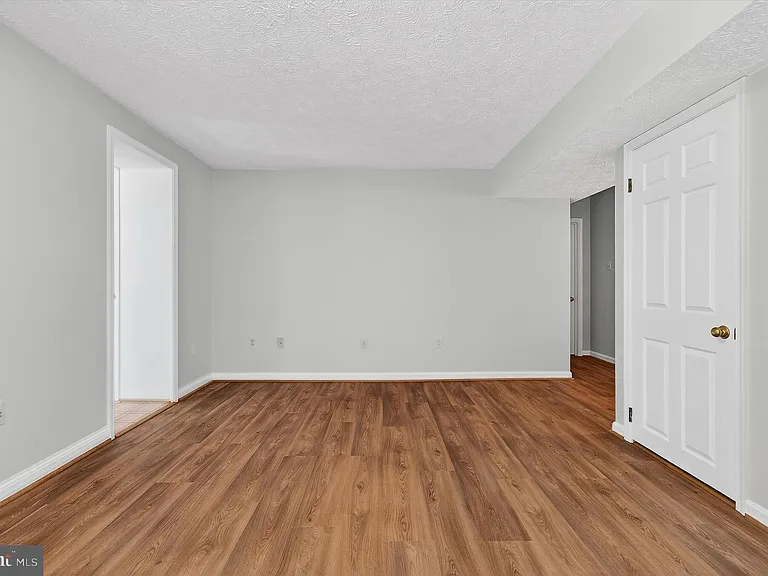 8405 Overlook St — Photo 31