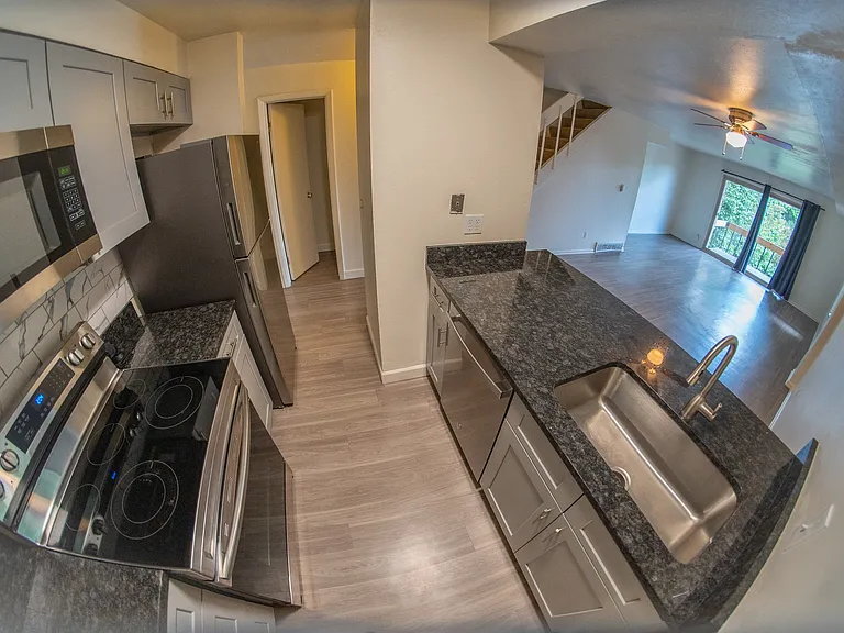 Varsity Townhouses - Student Housing — Photo 9