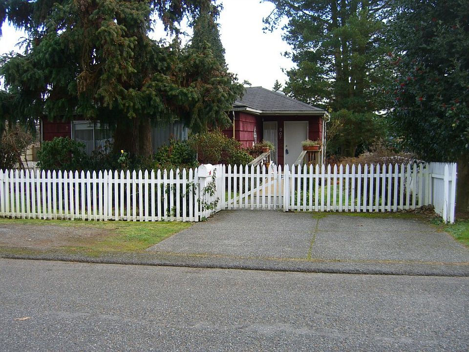 1st image of 907 Woodlawn Ave