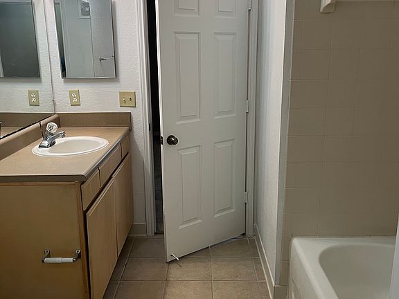 3rd image of 940 Village Trl Unit 6-209